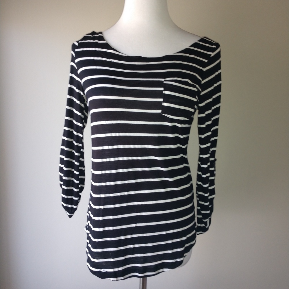 🎉HP🎉 Stripped 3/4 length sleeve top - Picture 7 of 8